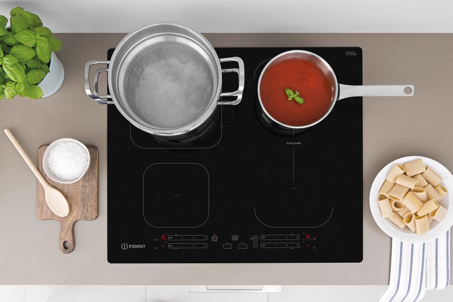 Efficienza, praticità e affidabilità con i piani a induzione Indesit Push&Go 